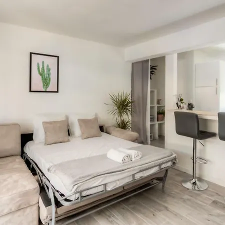Serena Private Apartement Apartamento Vallauris